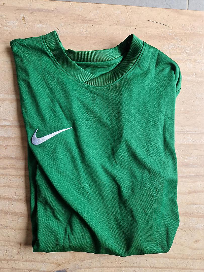 Vêtements - Tee shirt Nike taille M